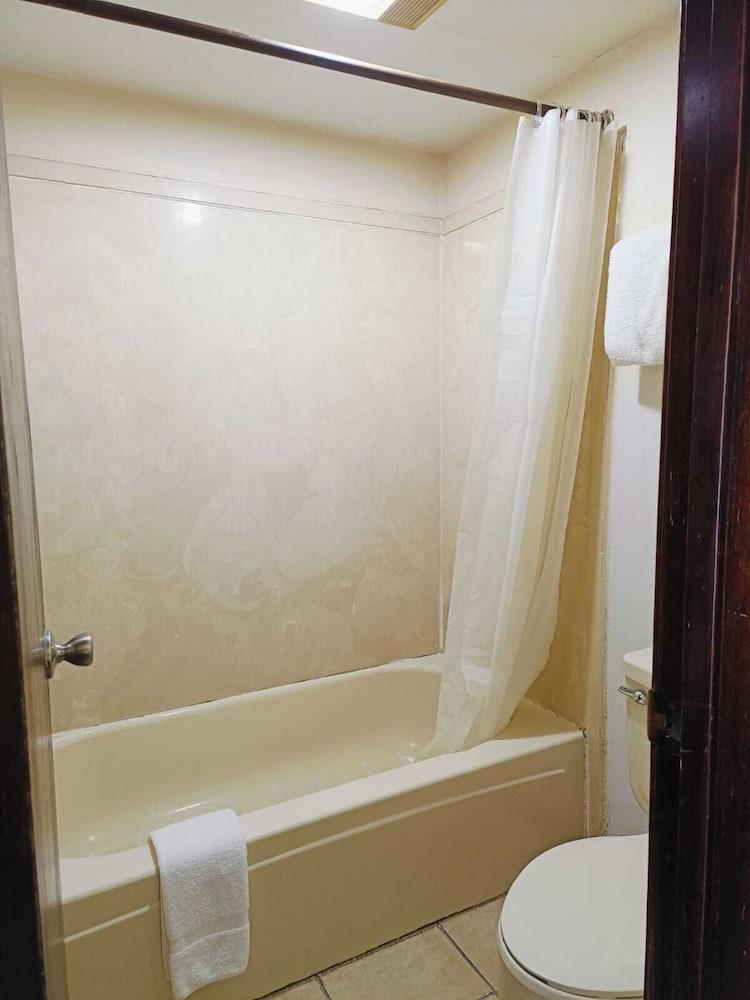 Victorian Inn photo 22