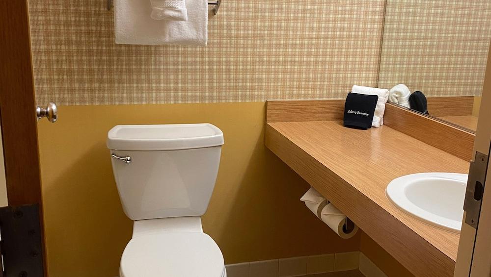 Iveys Motor Lodge Houlton photo 47
