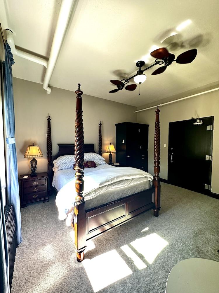 Silverton Mountain Manor photo 12