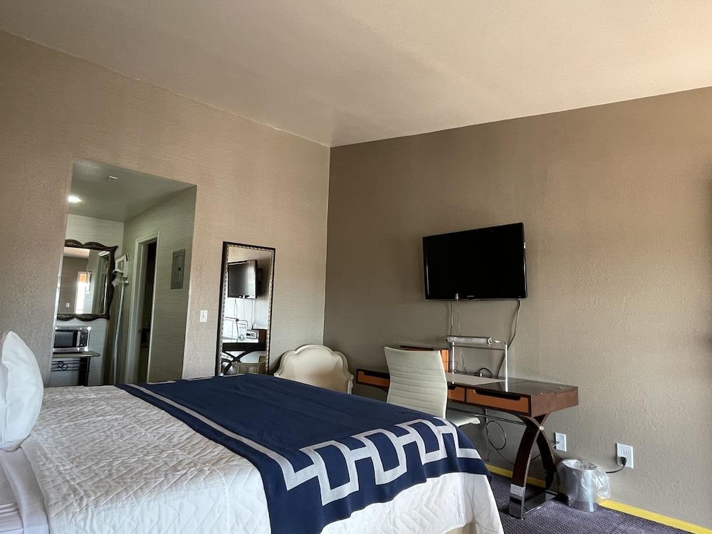 Crown Motel photo 9