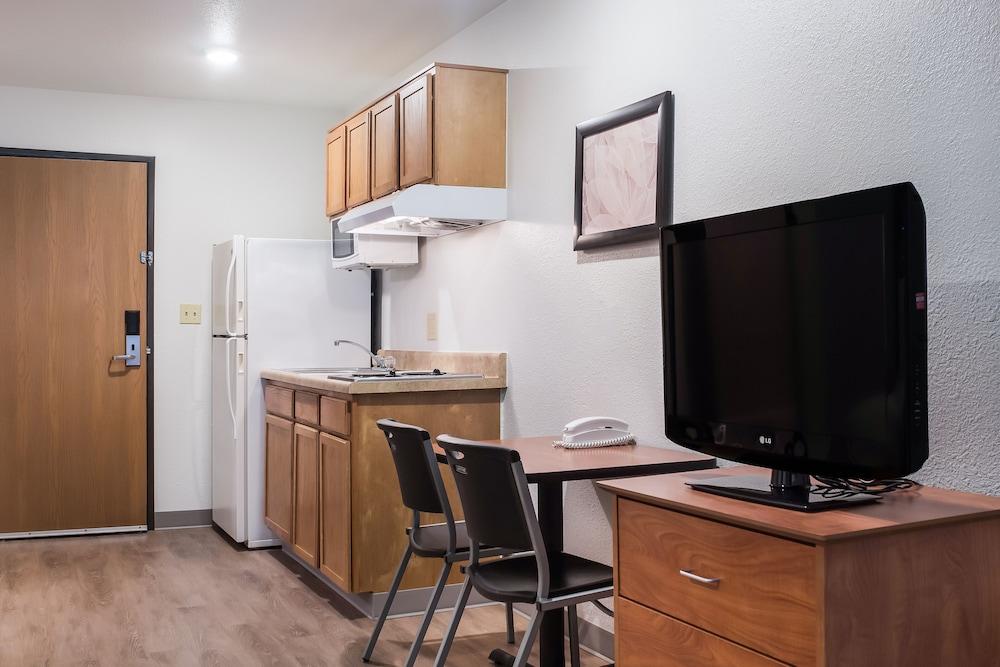 WoodSpring Suites Denton photo 25