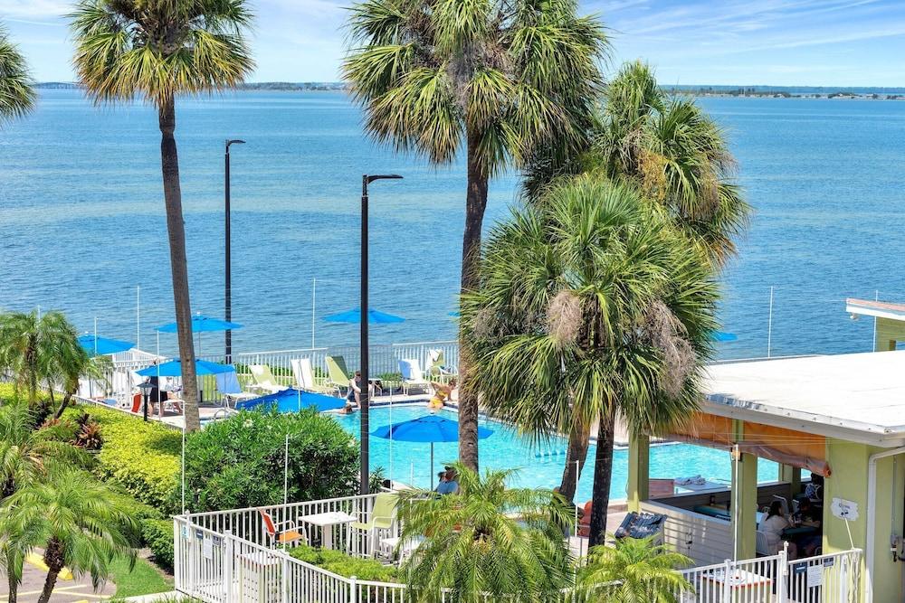 Seaside Luxury Oasis with balcony photo 30