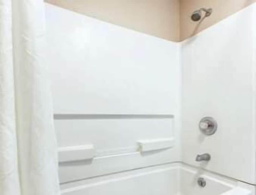 Knights Inn Crawfordsville photo 2