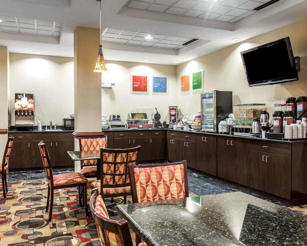 Comfort Suites Waycross photo 27