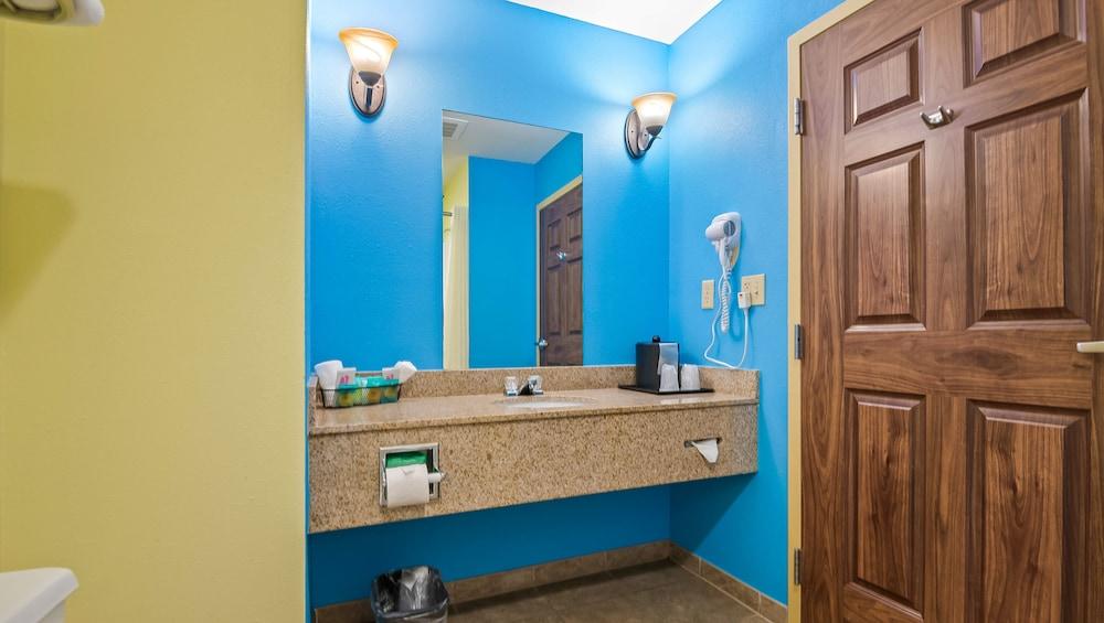 Wildwood Inn photo 68