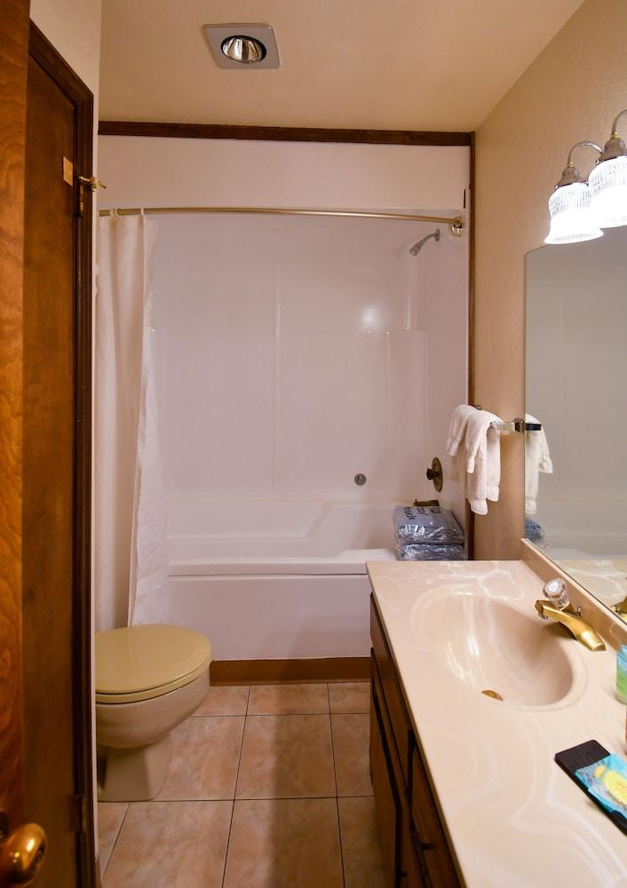 Inn at SilverCreek photo 52