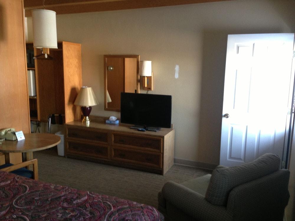 Jamestown Motel photo 23