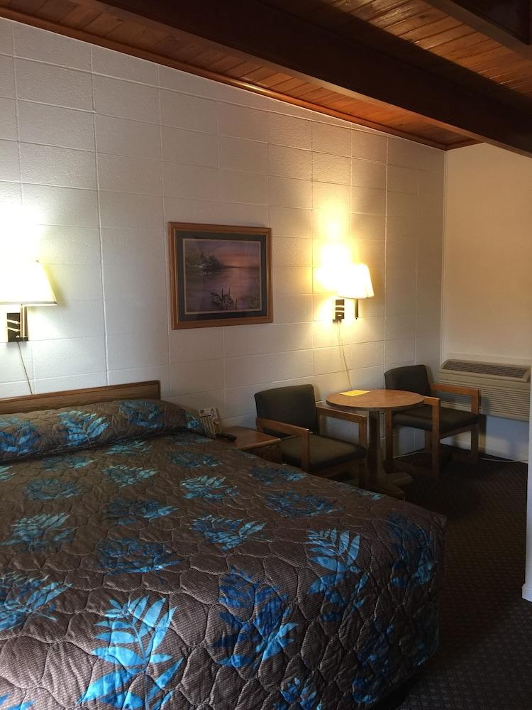 Lazy U Motel photo 30