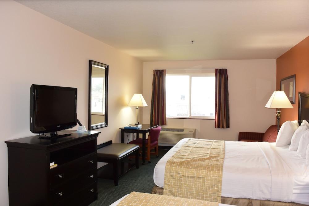 Travelodge Suites by Wyndham Newberg photo 91