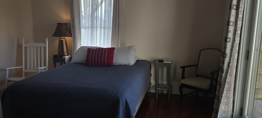 The Whitetail and Suites photo 3