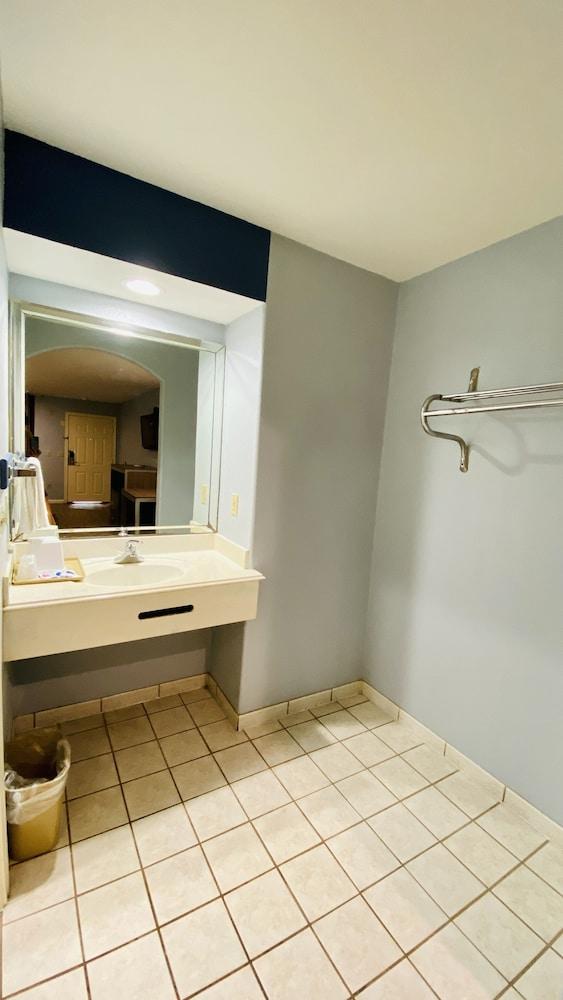 Home Place Inn & Suites photo 9