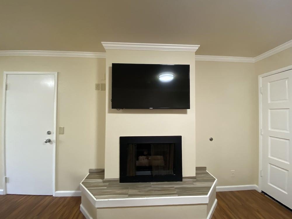 Beachwalker Inn and Suites photo 24