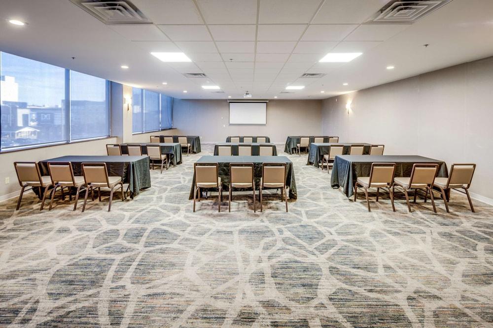 DoubleTree by Hilton Huntington photo 51
