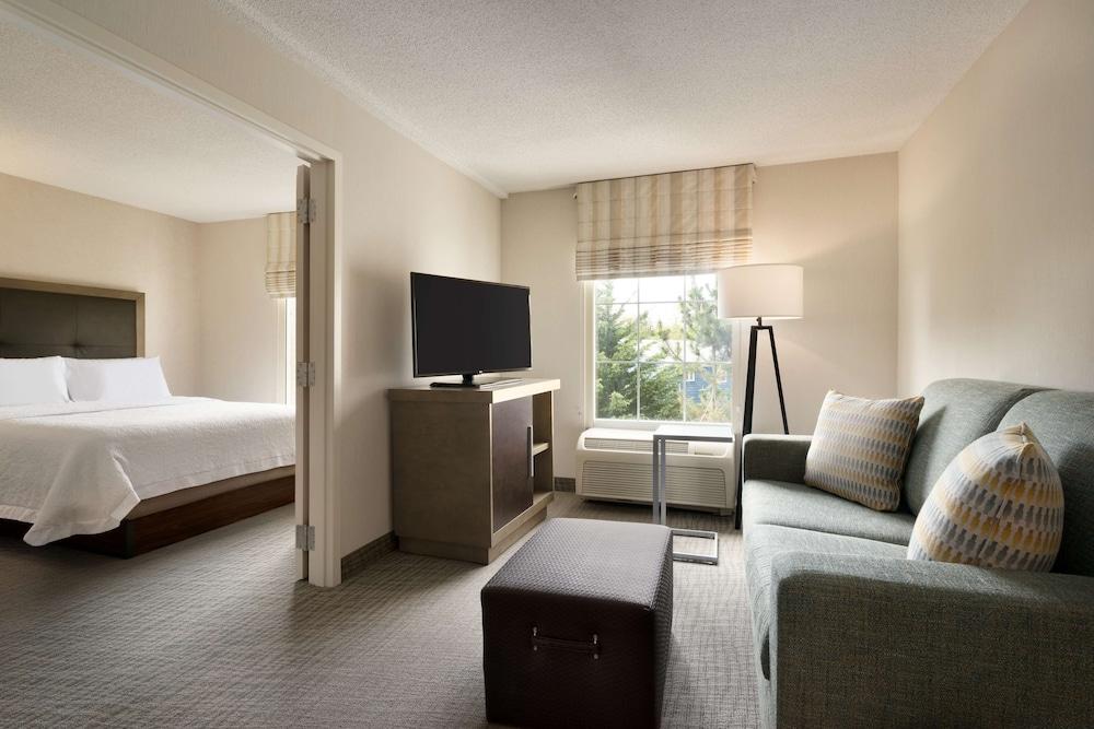 Hampton Inn & Suites Newport/Middletown photo 17