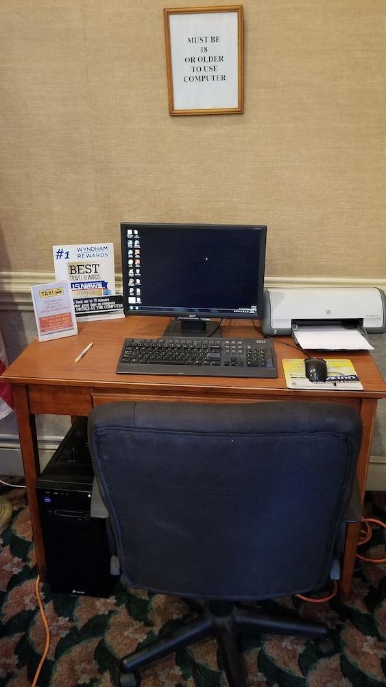 Days Inn by Wyndham West Memphis photo 3