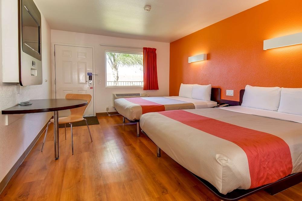 Motel 6 Riverside, CA - South photo 7