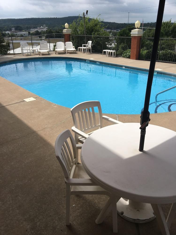 Quality Inn & Suites Clarksville photo 10