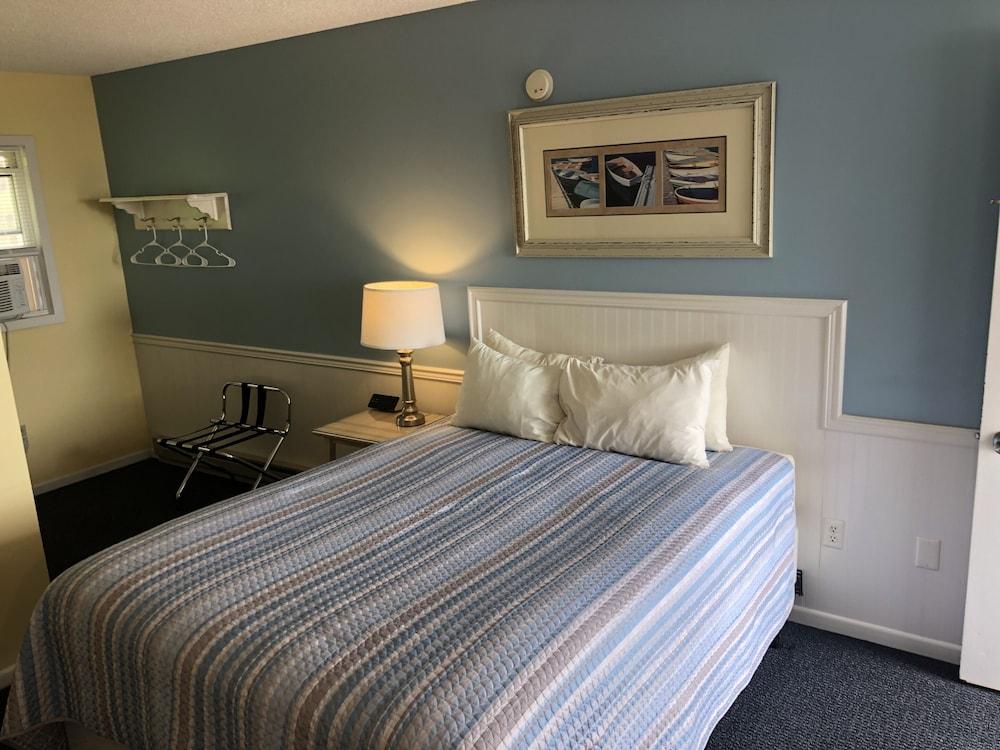Harbor's Edge Motel photo 8