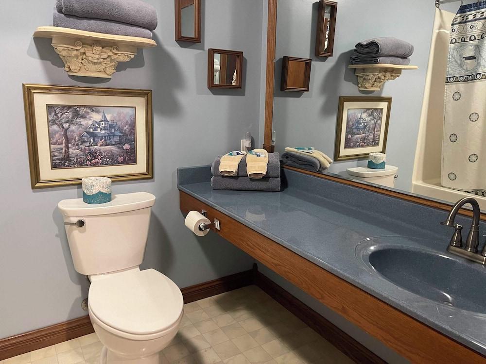 Victorian Inn by Capital O Superior NE photo 9