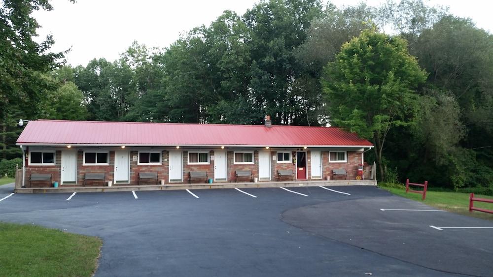 Paradise Resort and Cabins photo 1
