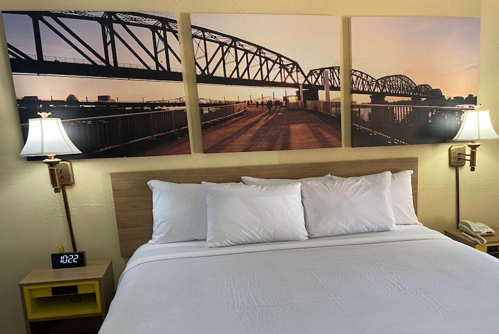 Days Inn by Wyndham Clinton photo 16