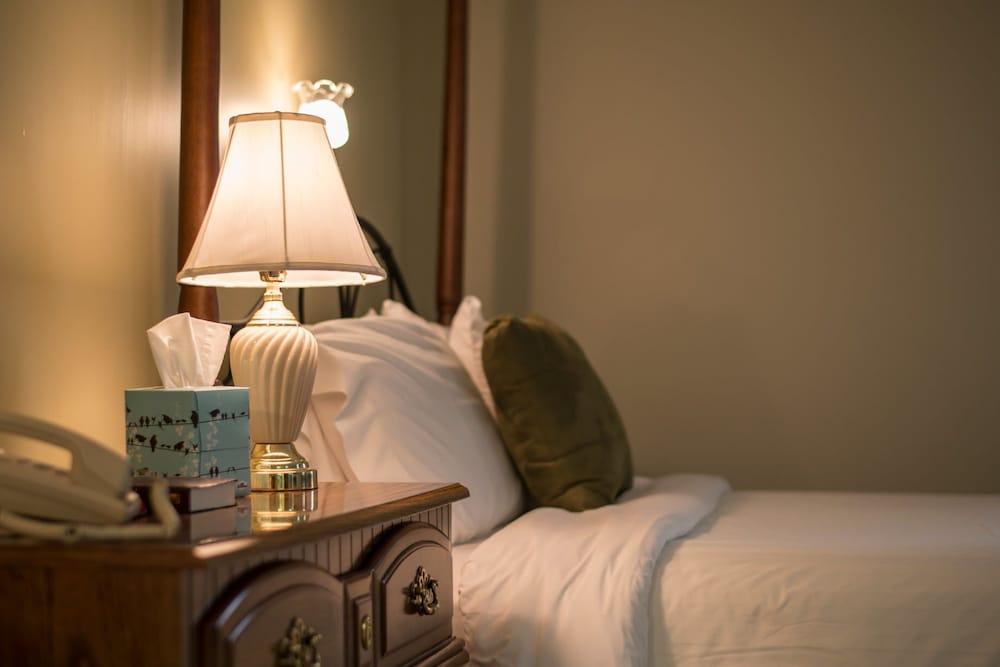 Sugarcreek Village Inn photo 18