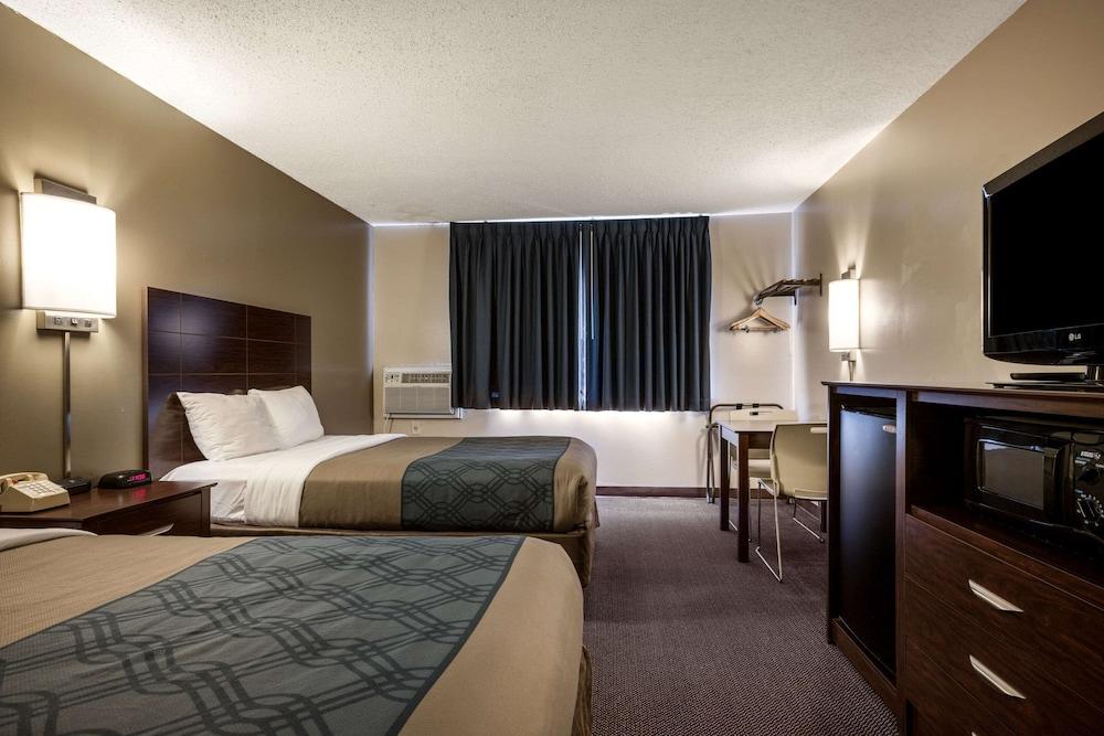 Econo Lodge Darien Lakes photo 23
