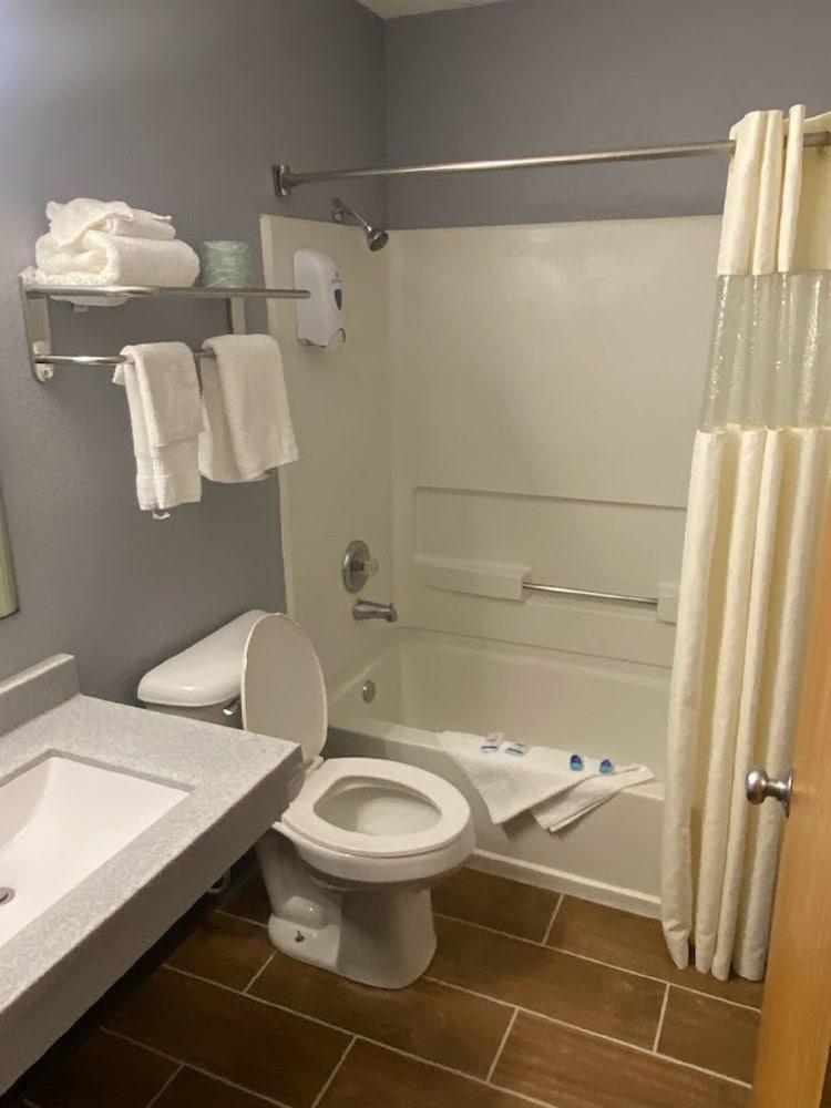Motel 6 North Sioux City, SD – I-29 North photo 24