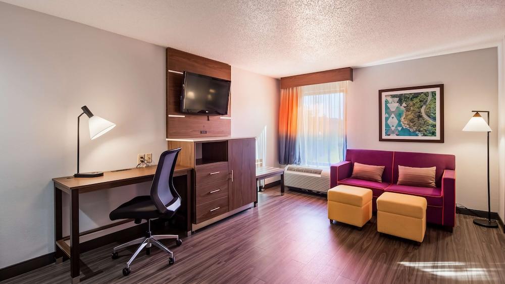 Best Western Plus Lexington Inn photo 14