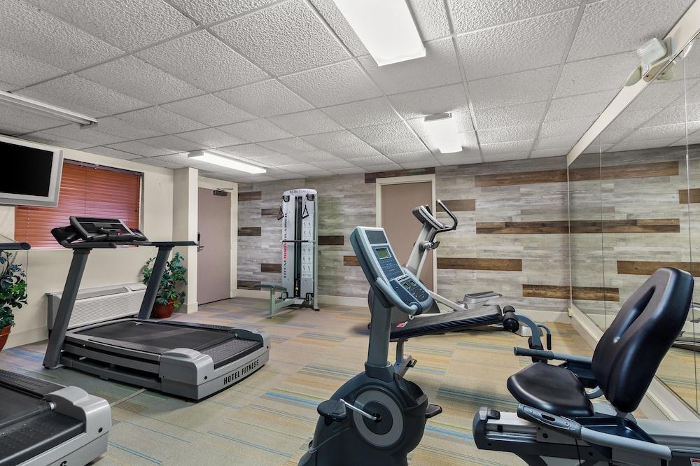 Suburban Studios Altoona photo 19