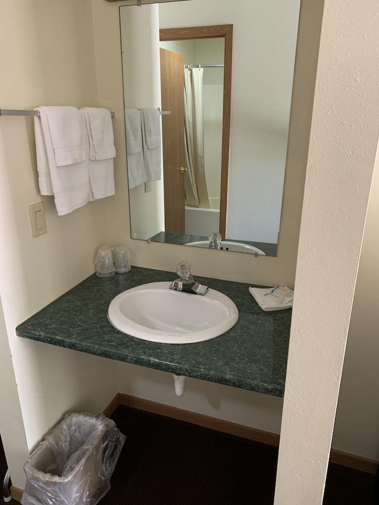 Lakeside Motel photo 44