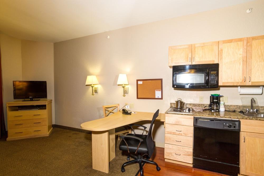 Candlewood Suites Ft Myers I-75 by IHG photo 15