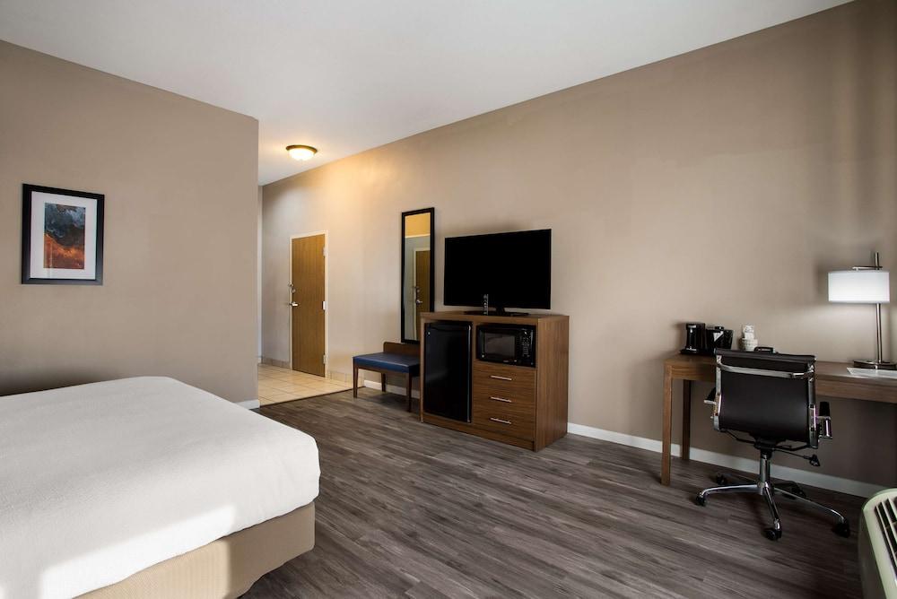 Best Western Gallup West photo 9