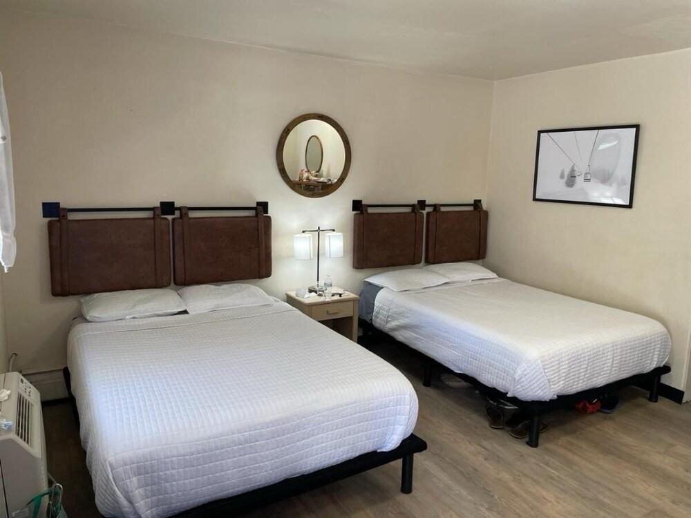 Mac's Motel photo 7