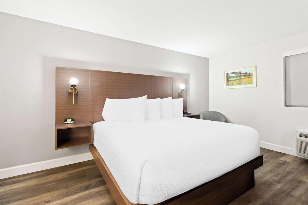 SureStay by Best Western Groves photo 25