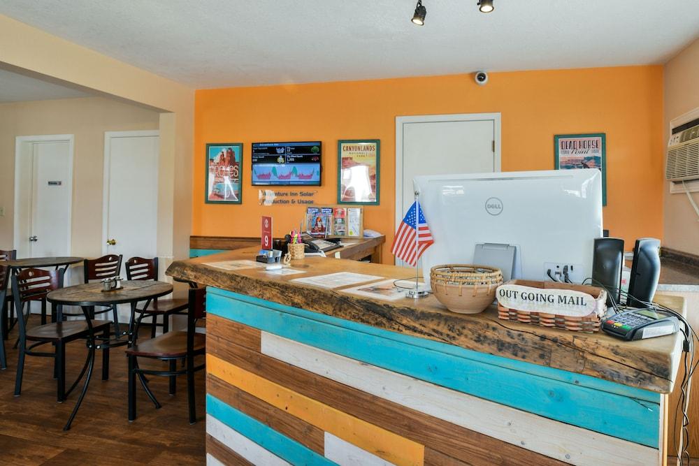 Adventure Inn & Motel photo 4