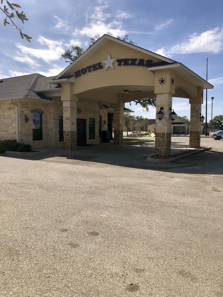 Hotel Texas — hotel in Cuero