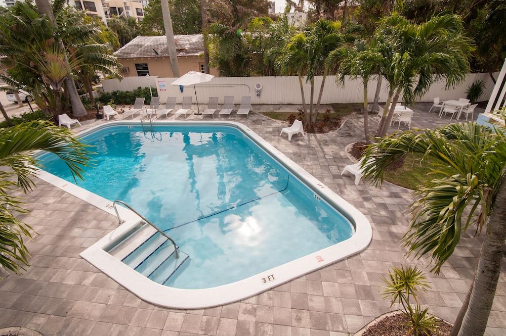 Beach Gardens A North Beach Village Resort Hotel photo 8