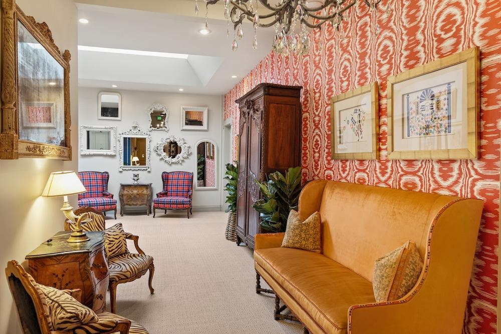 The Residence Hotel photo 2