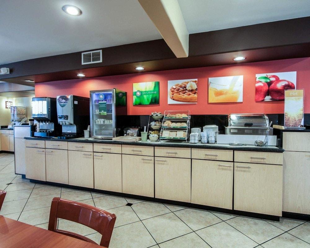 Quality Inn Airport East photo 12