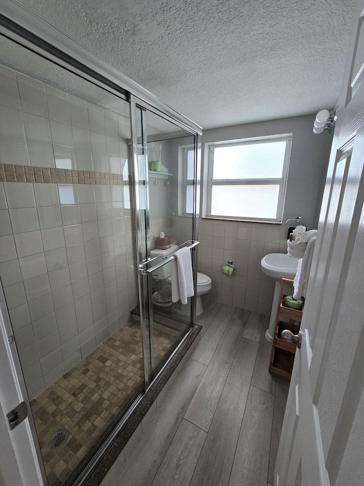 Blue Wave Suites photo 10