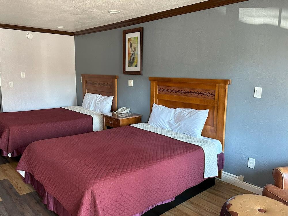 Corona Inn photo 9