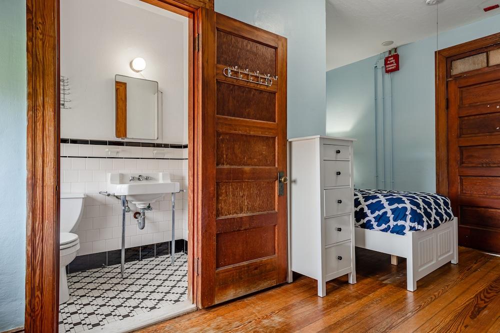 Narragansett Inn photo 9