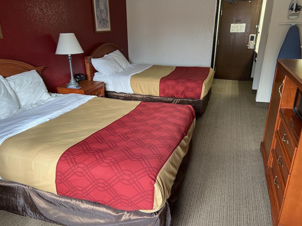 Express Inn & Suites photo 33