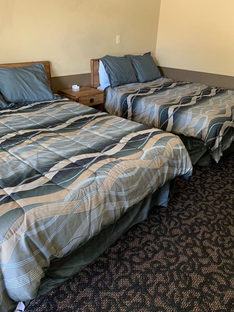 Blue Spruce Motel photo 13