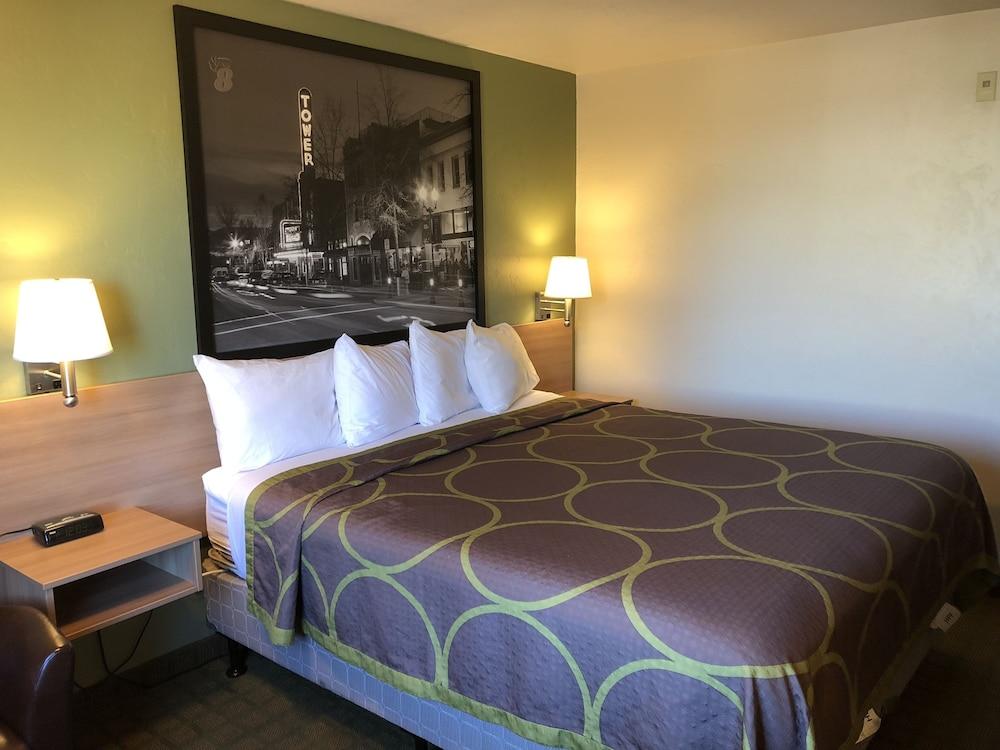 Super 8 by Wyndham Bend photo 23