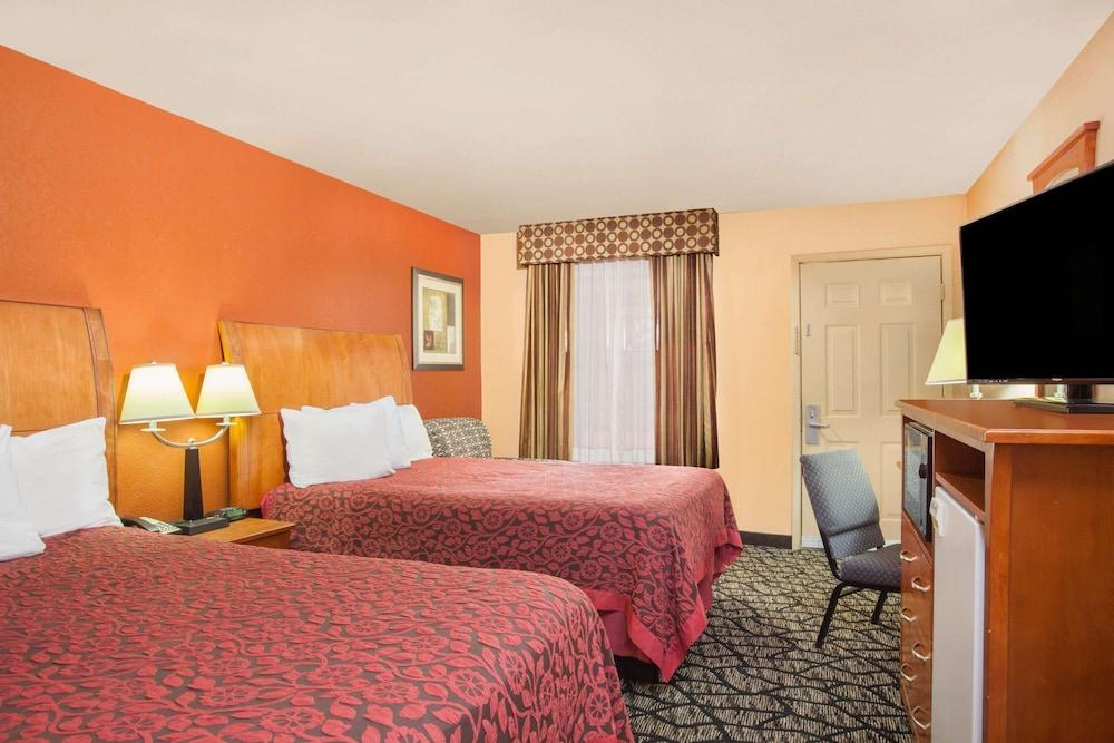 Days Inn by Wyndham Centerville photo 3