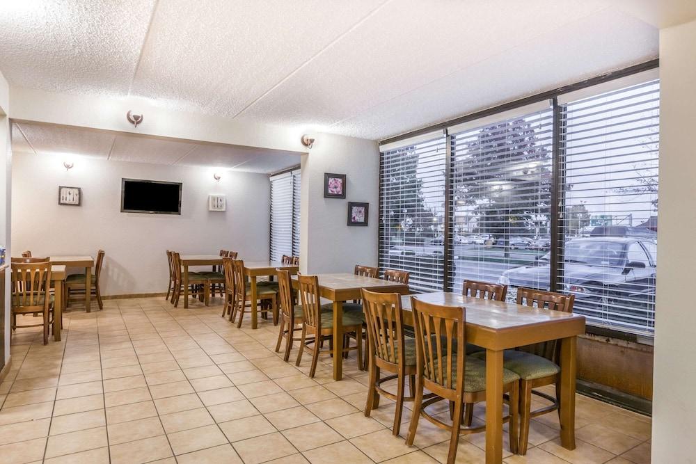 Days Inn by Wyndham Syracuse photo 34
