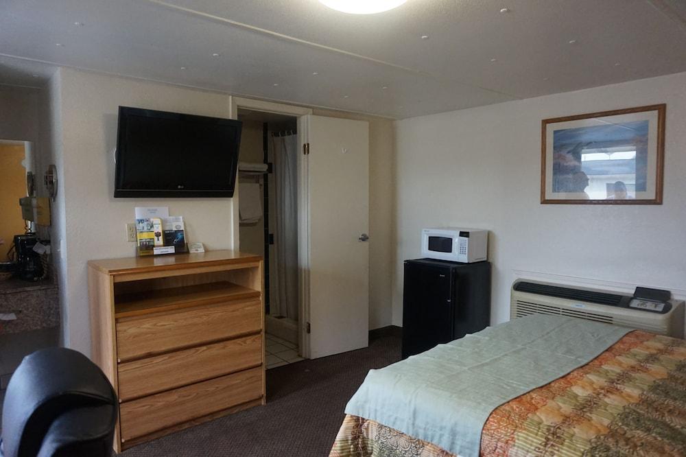 Pearsall Executive Inn photo 10