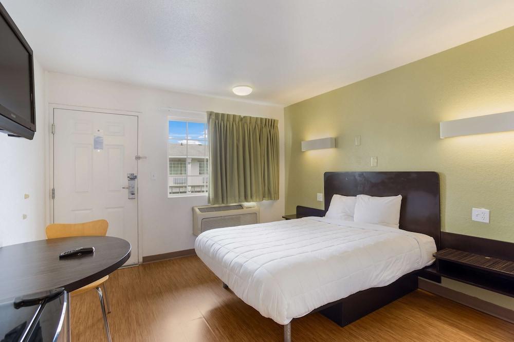 Americas Best Value Inn Bowling Green photo 28